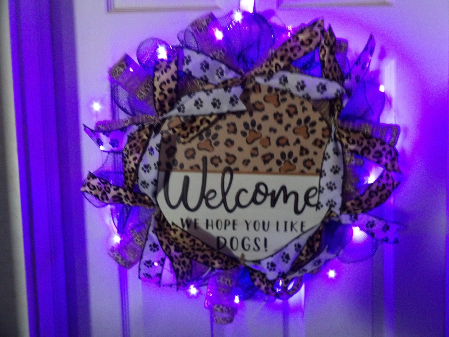Dog Lover Welcome Wreath – 14 Inch Metal Sign
