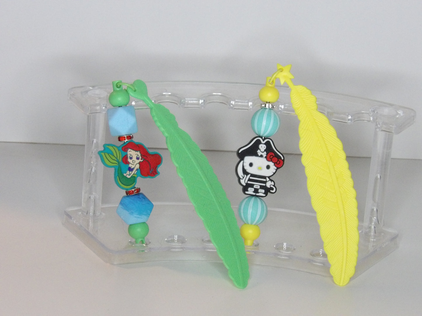 Handmade Beaded Feather Bookmarks – Fun & Colorful Silicone Design