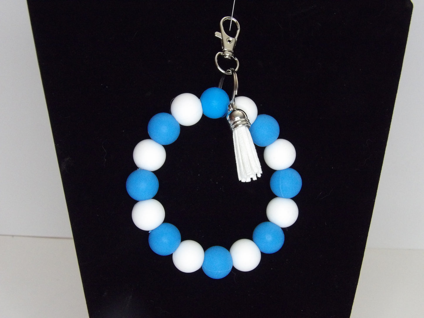 Small Wristed Handmade Beaded Wristlet Keychain with Extra Charm – Silicone Beads, USA Made (Copy)